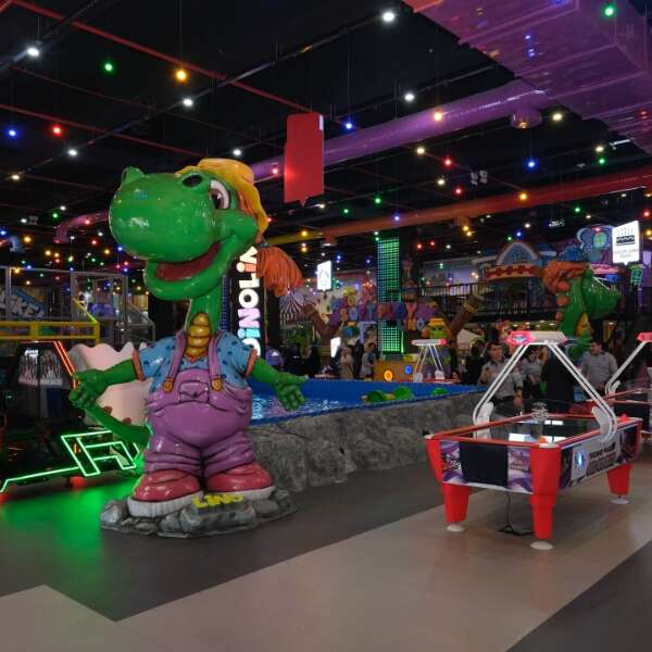 Türkiye’de bir ilk olan Dino Lino Fun Park Gebze Center’da açıldı