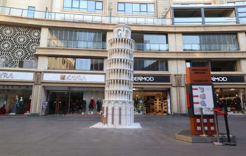Venezia Outlet AVMde Italyanin simgesi Pisa Kulesi