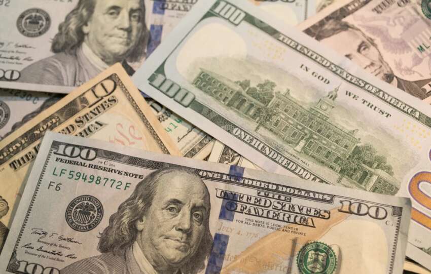 Cari acik yilin ilk ayinda 985 milyar dolar oldu