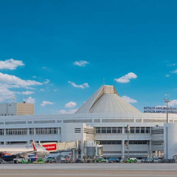 Erkmen Onbulak 11 EBRD’den Antalya Havalimanı’na 140 milyon Euro’luk finansman