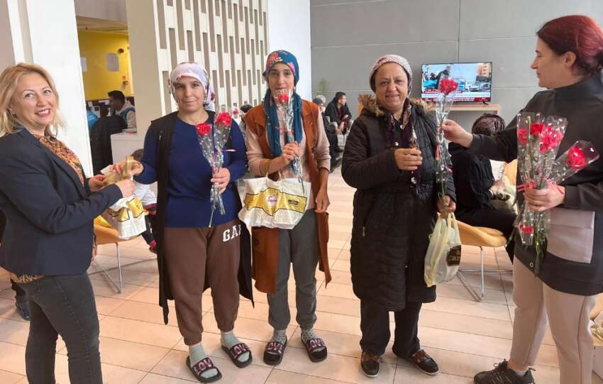 Seyidoglu Gida depremzede kadinlarin dunya kadinlar gununu kutladi