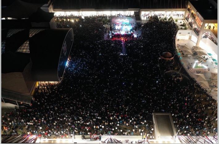 Isparta Meydan AVM Hande Yener konserine ev sahipliği yaptı