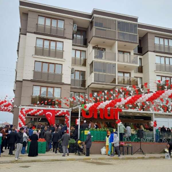Onur Market Gelibolu’daki ilk mağazasını açtı