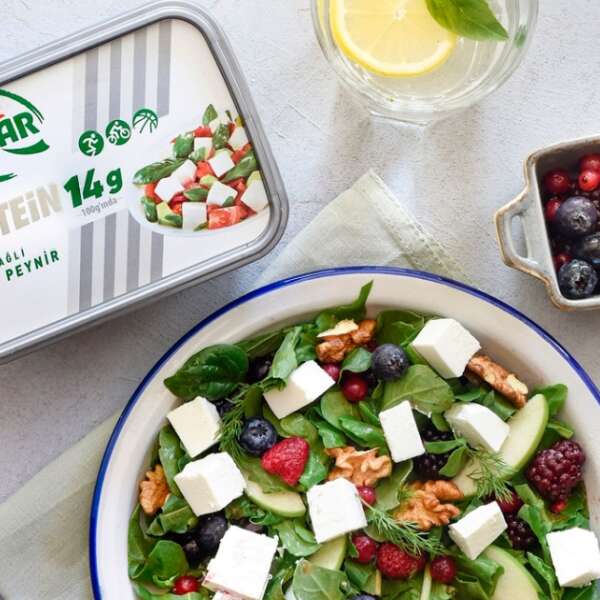 İlkay Keskin 6 Pınar Bardak Kefir ve Pınar Protein Süzme Peynir “Yılın İnovatif Ürünleri” seçildi