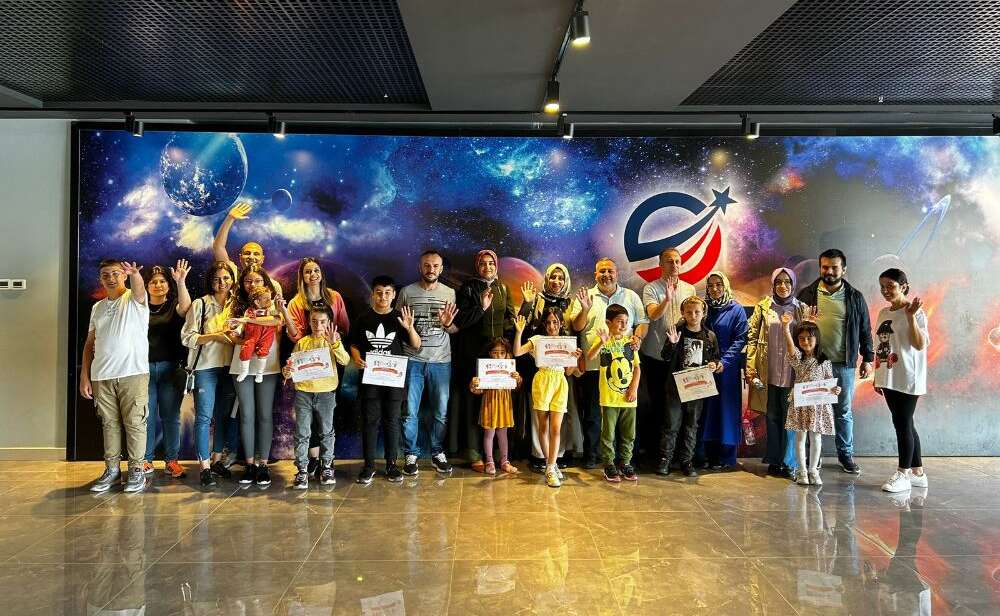 UCGEnin cocuk ressamlari GUHEMde bulustu