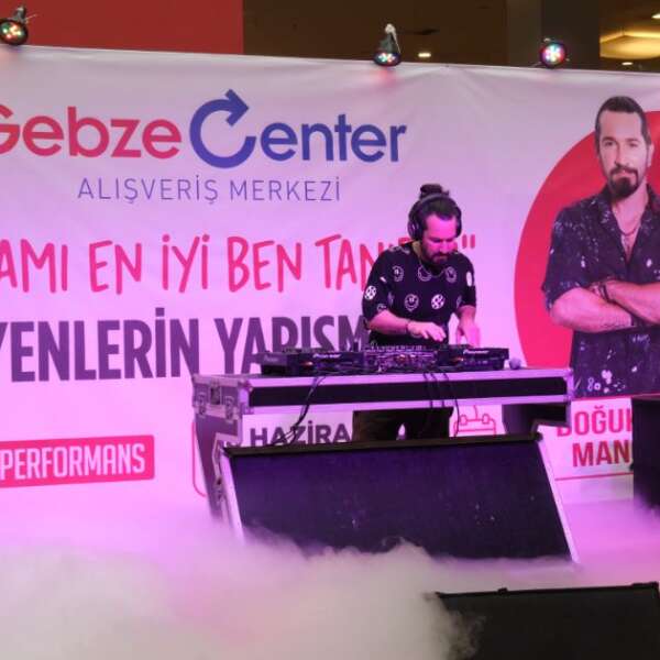 Gebze Center Babalar Günü’nü Doğukan Manço ile kutladı