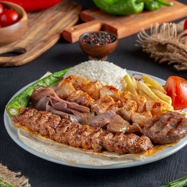 Bursa Kebap Evi 121.şubesini Ayvalık’ta açtı