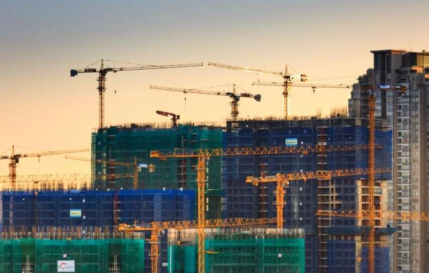 Hizmet perakende ve insaat sektorlerinde guven dust