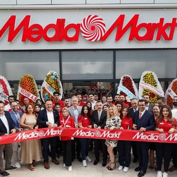 Başak Aktürk 2 MediaMarkt’ın yeni mağazası İnegöl’de açıldı