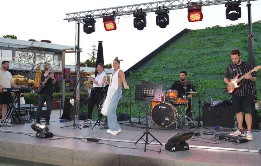 Next level AVMde Zeynep Turkoz ile pop ruzgari esti