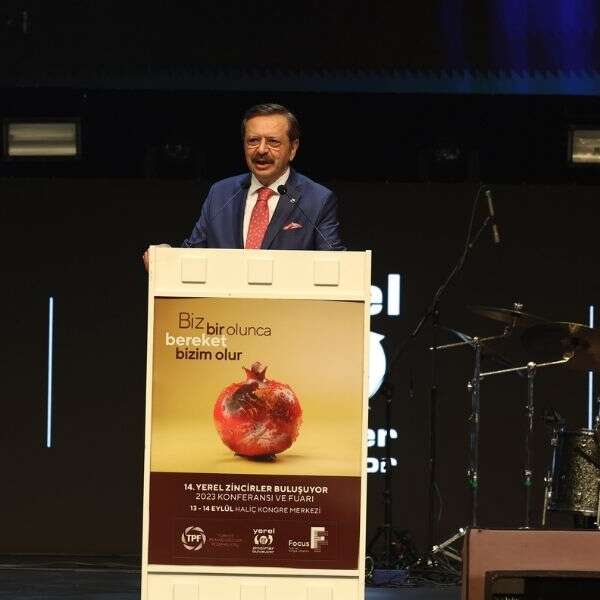 Başak Aktürk 11 TOBB Başkanı YZB sahnesinde perakende sektörünü değerlendirdi