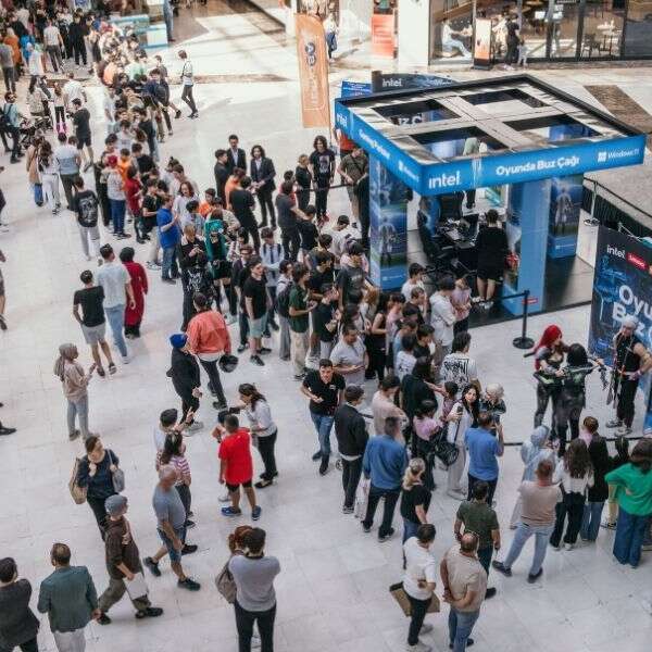 Başak Aktürk 7 Teknosa mağazalarındaki ‘Oyunda Buz Çağı’ serüveni yoğun ilgiyle başladı