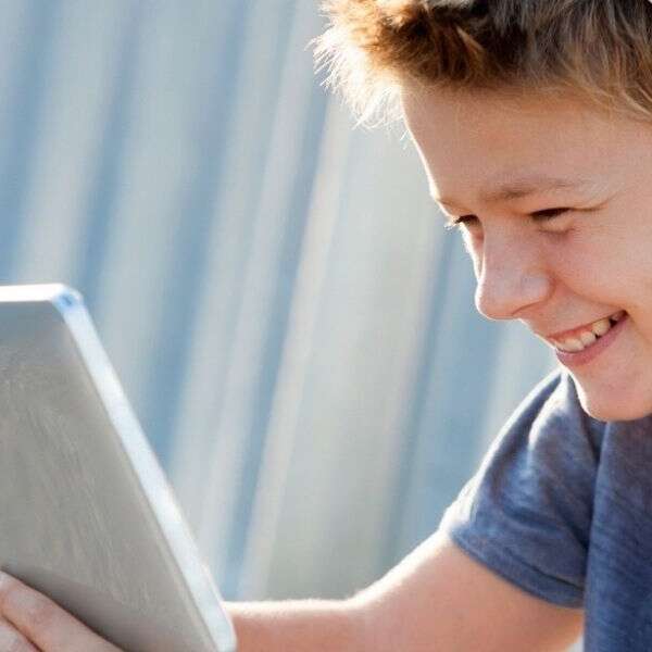 Başak Aktürk 11 Teknosa’da özel okuma moduna sahip tabletlere büyük ilgi