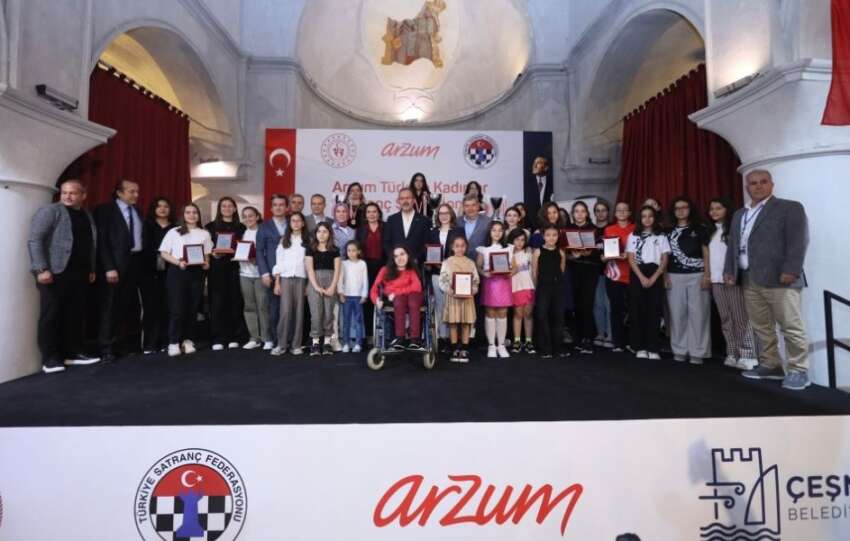 Arzum Cumhuriyetin 100. yilini Arzum Turkiye Kadinlar Satranc Sampiyonasi ile kutladi