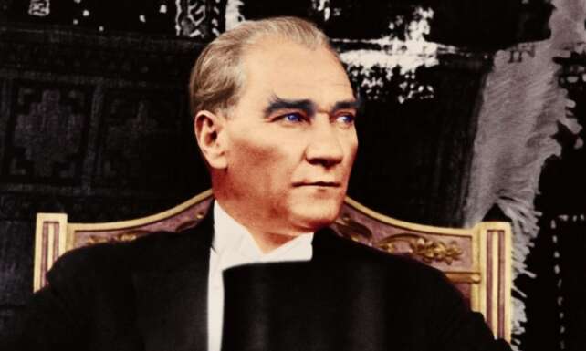Ataturkun az bilinen fotograflarindan olusan Cumhuriyetin 100u Sergisi Memorial Bahcelievlerde
