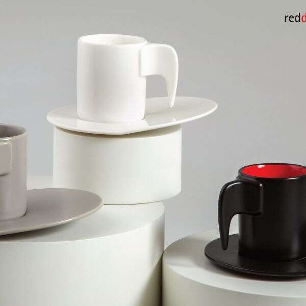 Jumbo iyi şans sembolü fili elefas kahve setinde yeniden yorumladı