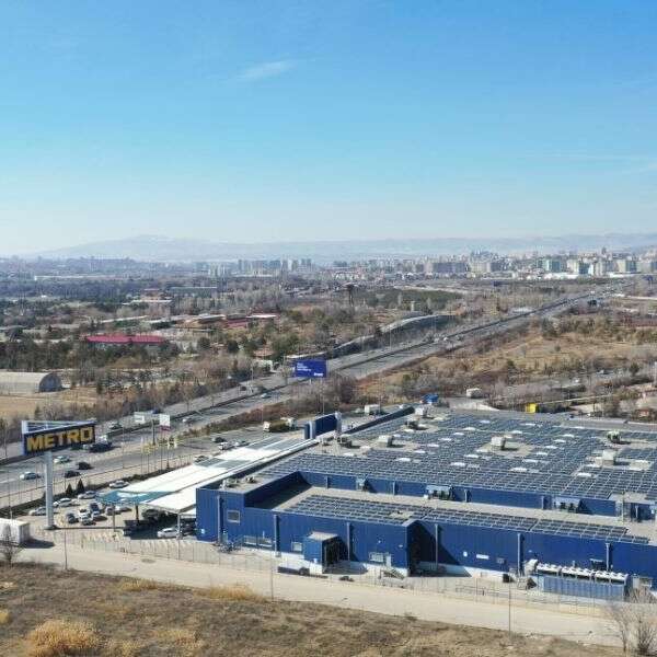Başak Aktürk 10 Metro Türkiye’nin 15 mağazasında elektrik ihtiyacının yüzde 70’ten fazlası güneş enerjisi sistemi ile karşılanıyor