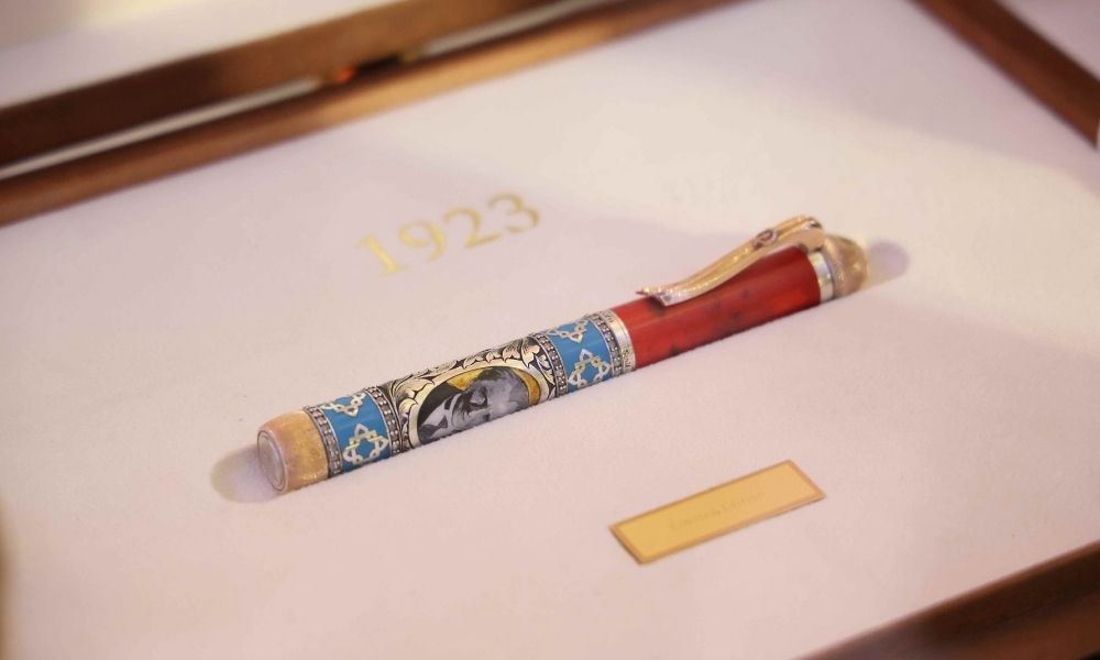 Scrikss’ten cumhuriyetin 100. yılına özel som altın ve gümüşten dolma kalemler