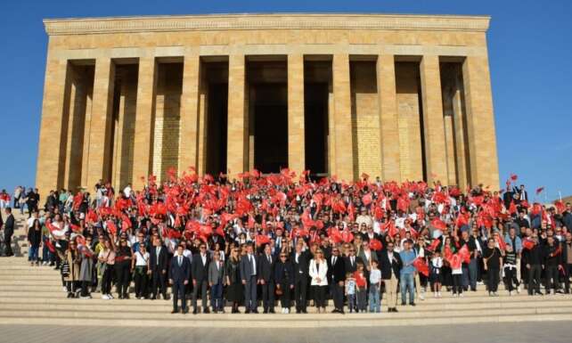 Turkiyenin markalari Anitkabirde Ataturkun manevi huzurunda bulustu