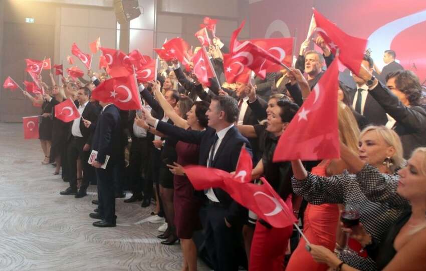 Turkiyenin markalarindan Cumhuriyetin 100. yilina ozel gorkemli kutlama