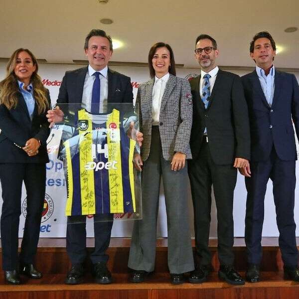 MediaMarkt, Fenerbahçe Opet Kadın Voleybol takımının resmi sponsoru oldu