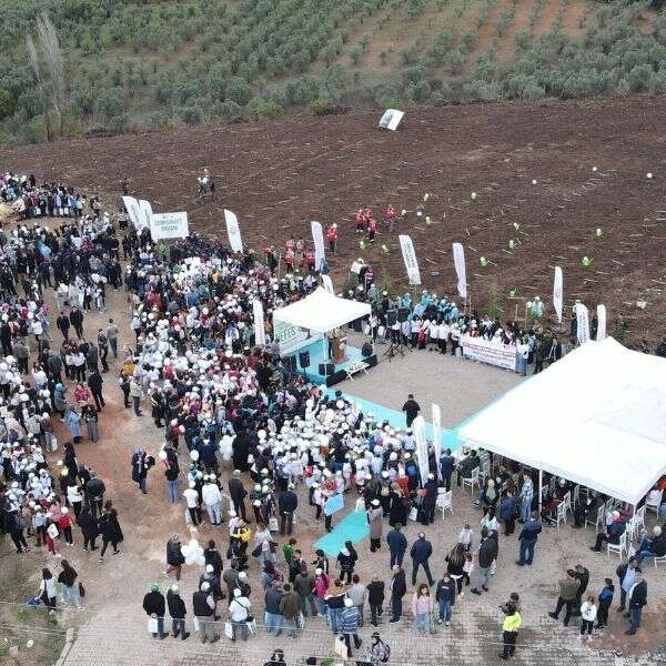 Özhan Market “Daha Yeşil Bir Dünya” için fidan dikti