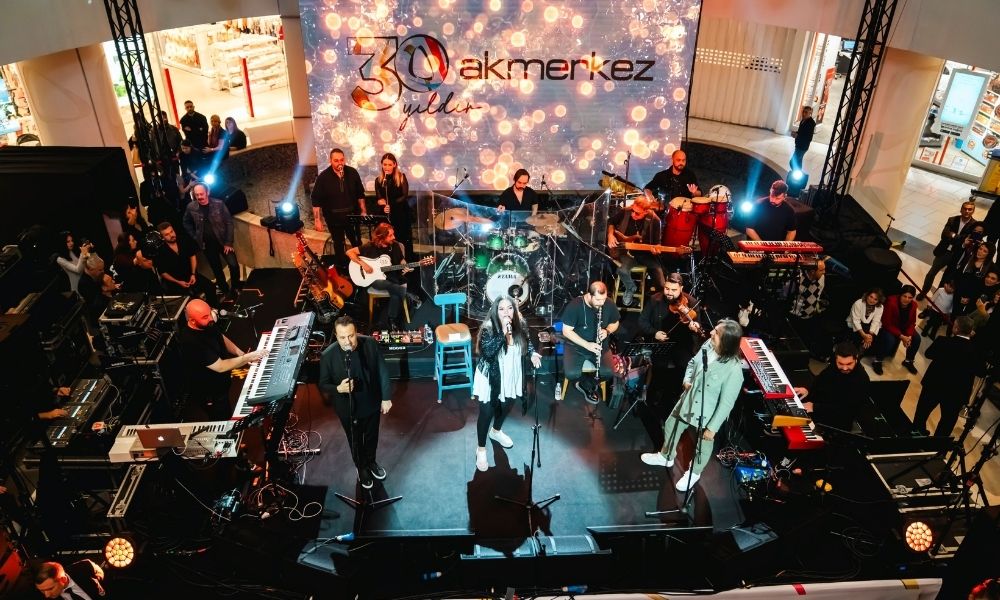 Akmerkez 30uncu yilini Izel Celik Ercan konseri ile coskuyla kutladi