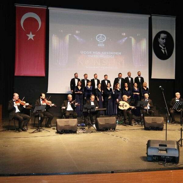ÜÇGE Müzik Kulübü Konseri ve Kıdem Töreni’nde büyük coşku