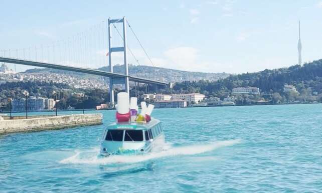 Watsonsin Unfilter Beauty Ojeleri CGI teknolojisiyle Istanbul Bogazinda