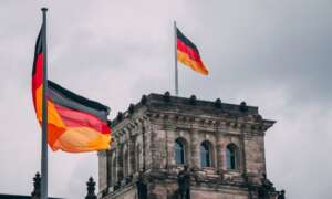 Almanyada perakende satislar e ticaret satislarinin etkisiyle 25 dustu