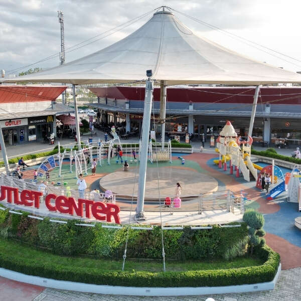 Outlet Center İzmit’te Sevgililer Günü
