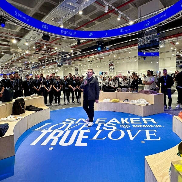 Sneaks Up İstanbul’daki en büyük mağazasını Mall Of İstanbul’da açtı