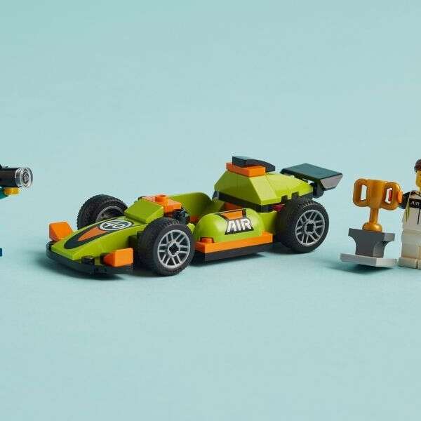 Yarışın coşkusu ailelerle buluşuyor: LEGO GROUP’tan yeni yarış arabaları