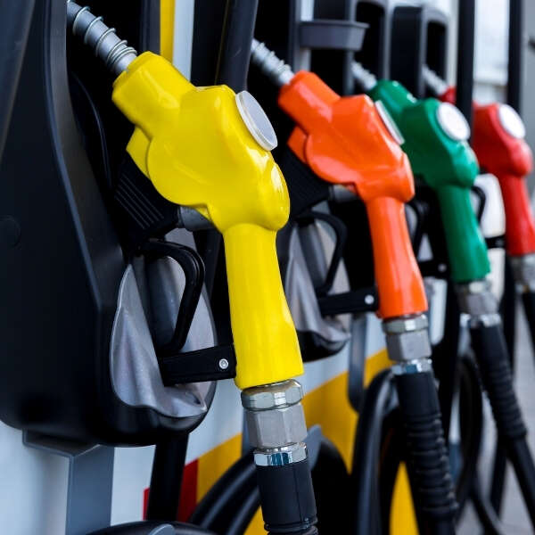 Benzine ve motorine zam geliyor