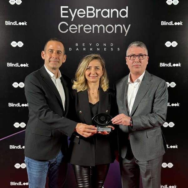 Görme engelli kullanıcılar için erişilebilir olan Teknosa, Eyebrand ödülünü aldı