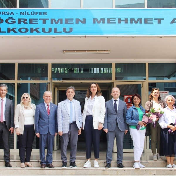 ÜÇGE, Hem 23 Nisan’ı kutladı hem de öğretmen Mehmet Aras’ı andı