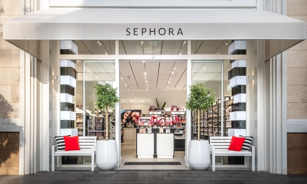 Sephora, Türkiye’de ki ilk plaj konseptli mağazasını Antalya’da açtı