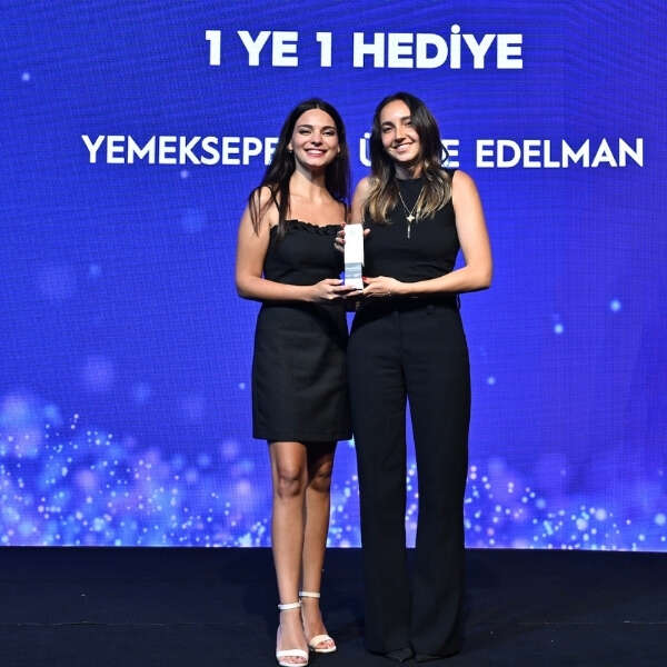 Yemeksepeti, “1 Ye 1 Hediye” kampanyasıyla Brandverse Awards aldı