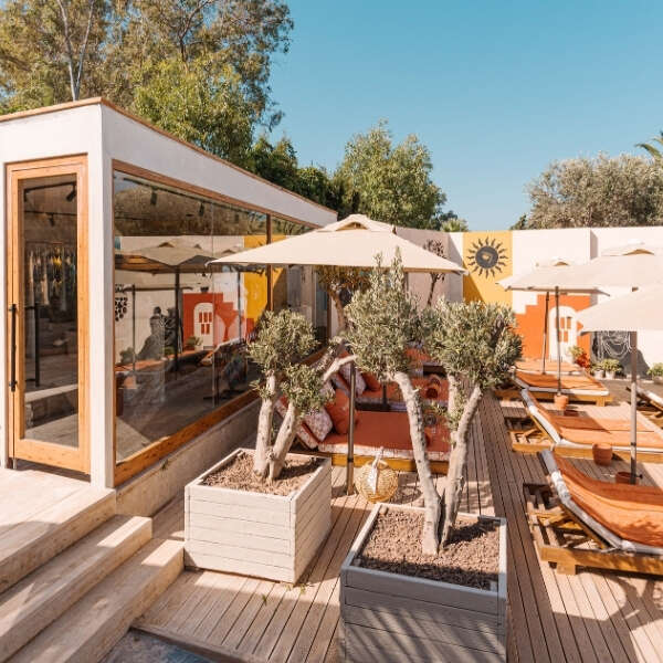MARCIANO by GUESS & RUINS Bodrum iş birliği