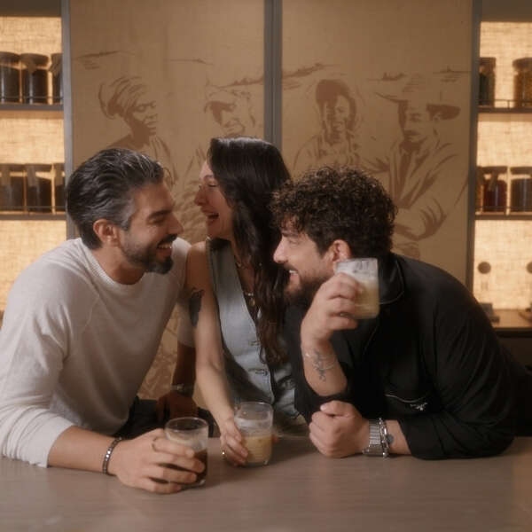 İlker Özçetin 8 Nespresso, unutulmaz yaz kahveleri için ünlü isimlerle bir araya geliyor