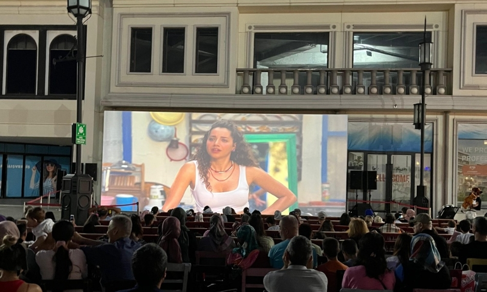 VIALAND AVM de yaz akşamları açık hava sinema keyfi ile renkleniyor