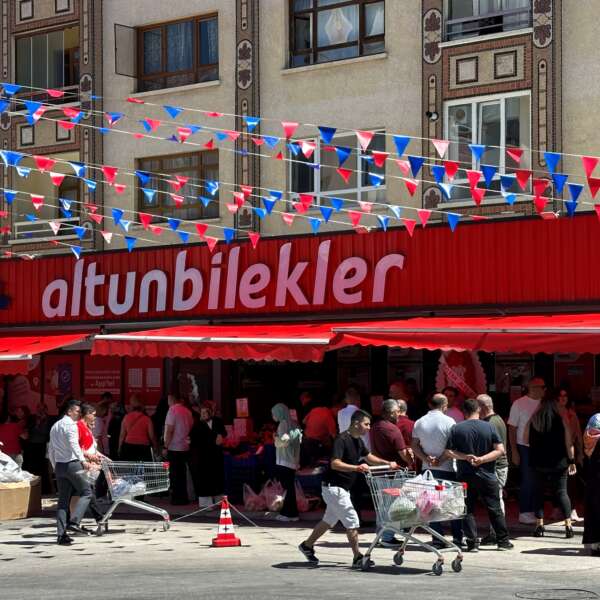 İlker Özçetin 11 Altunbilekler 39’uncu mağazasını Mamak’ta açtı