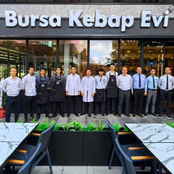 İlker Özçetin 7 Bursa Kebap Evi 1 ay içerisinde 5 yeni lezzet noktasını misafirleriyle buluşturdu