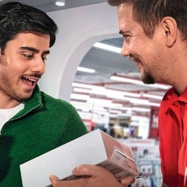 İlker Özçetin 8 MediaMarkt’tan akıllı telefon kiralama hizmeti