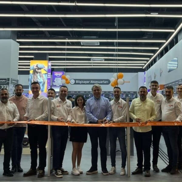 İlker Özçetin 13 Teknosa Extra mağazası Adana Optimum AVM’de yenilenen yüzüyle hizmette