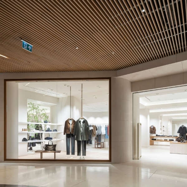 Massimo Dutti, Zorlu Center’da yeni mağaza konseptiyle yeniden açıldı