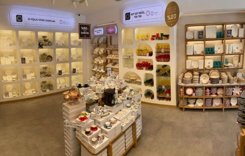 Karaca yeni magazasiyla Ayvalik Marinada