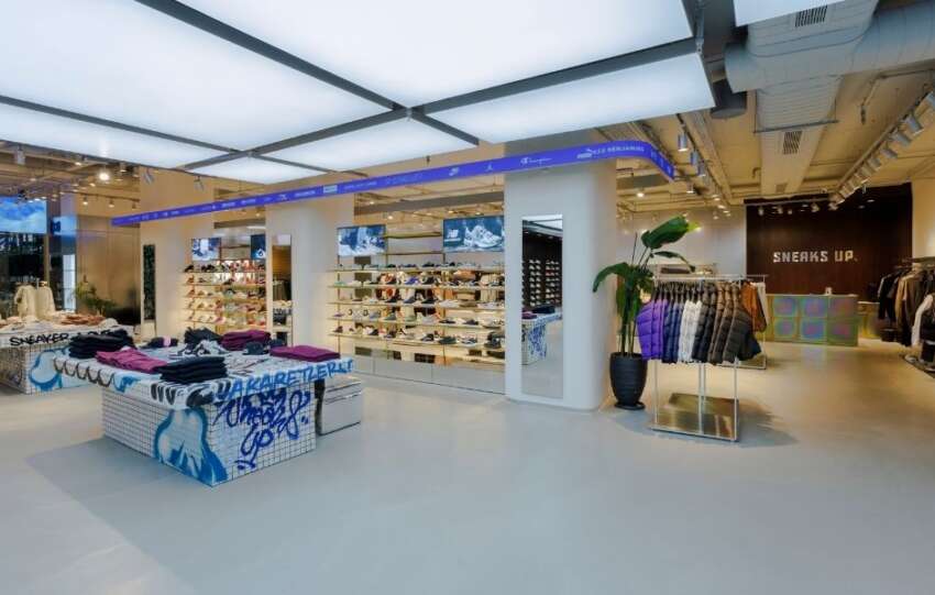 Sneaks Up Akaretlerde actigi yeni magazasinda kahve ve sneaker kulturunu bir araya getirdi