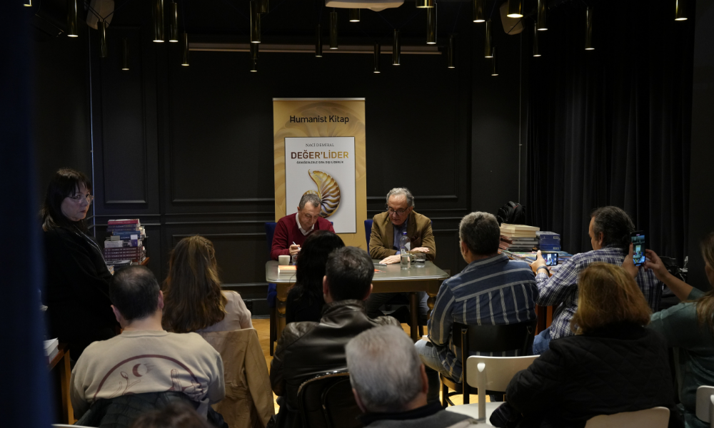 Naci Demiral, ilk kitabı “Değer’Lider”in tanıtım toplantısında okuyucularıyla buluştu