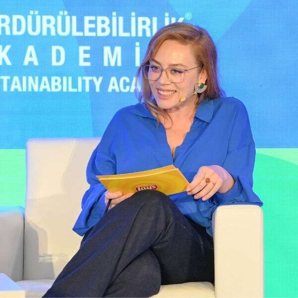 İlker Özçetin 8 Başarılı oyuncu Demet Evgar, 3. Tarımda Pozitif Gelecek Sempozyumu’na katıldı